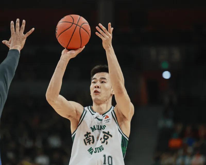 郭昊文汉兹暴走也带不动同曦！王世龙+3将纯战犯，防守几乎为0！